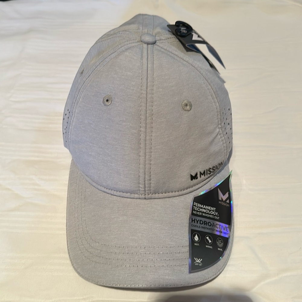 Mission gray hat,this hat is hydroactive meaning the hat will cool when wet.